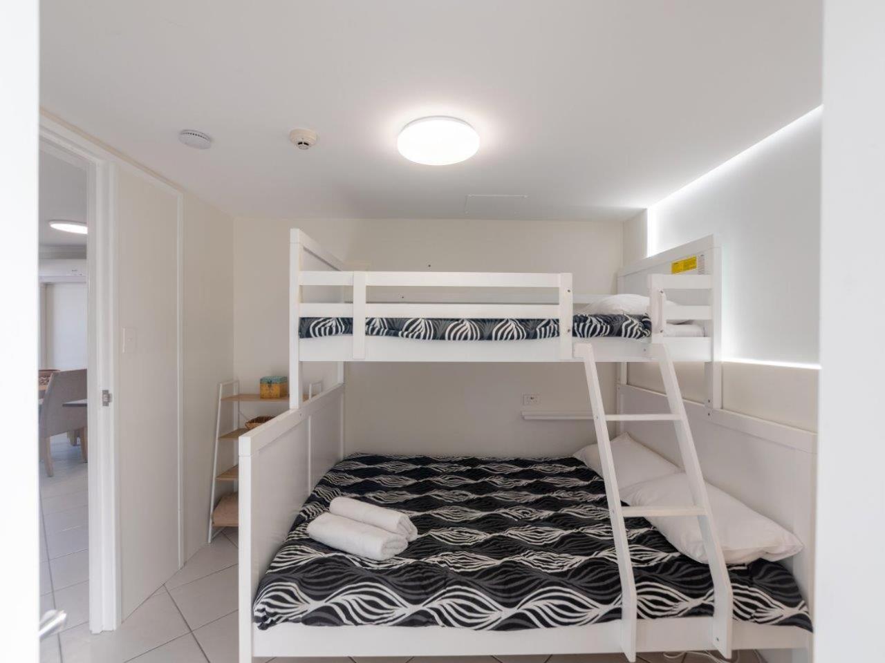Crystal Beachfront Apartments Χρυσή Ακτή Εξωτερικό φωτογραφία