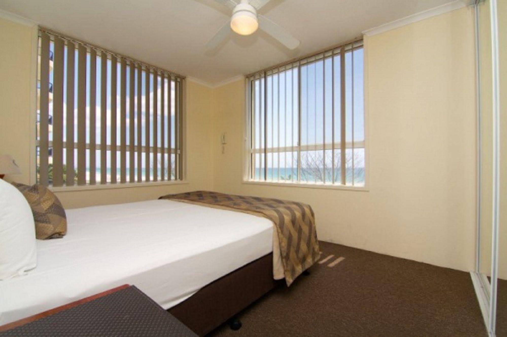 Crystal Beachfront Apartments Χρυσή Ακτή Εξωτερικό φωτογραφία